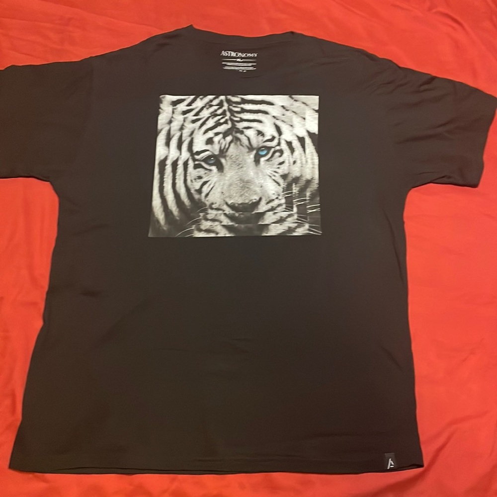 Astronomy White Tiger T-shirt XL